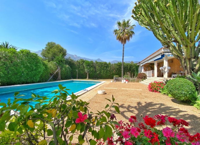 Villa Detached in Marbella - 1