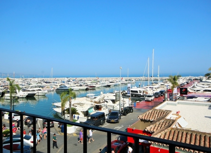 Appartement milieu d’Etage situé à Puerto Banús Jardines del Puerto  - 1