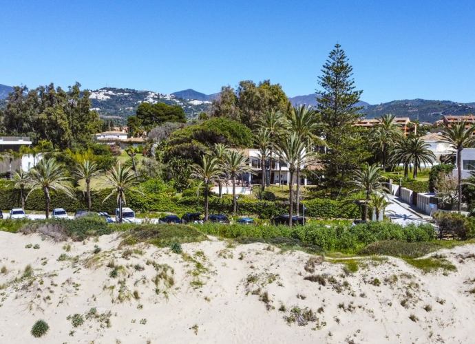 Villa Independiente en Los Monteros - 2
