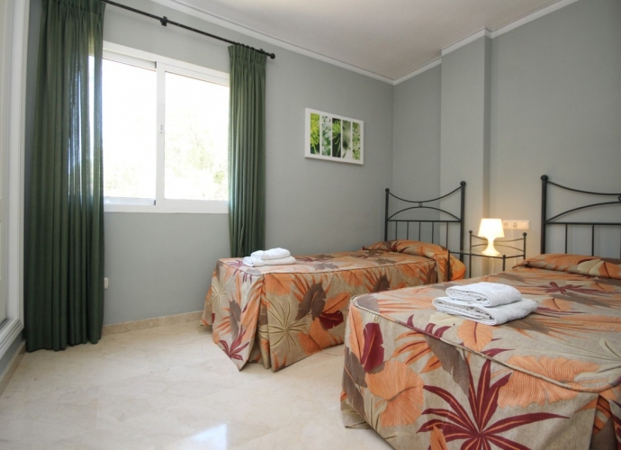 Apartamento Planta Media en Elviria Los Jardines de Santa María Golf  - 9