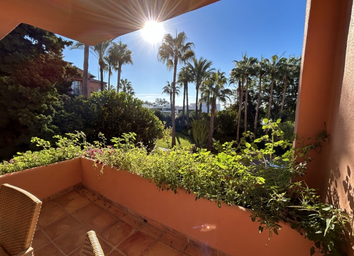 Apartamento Planta Media en The Golden Mile Oasis de Marbella  - 1