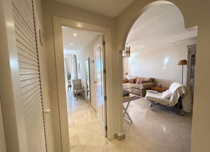 Apartamento Planta Media en The Golden Mile Oasis de Marbella  - 10