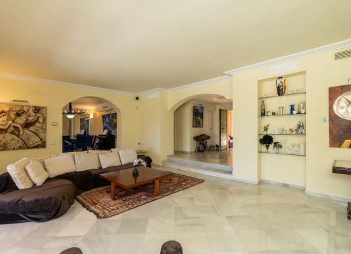 Villa Detached in Elviria - 6