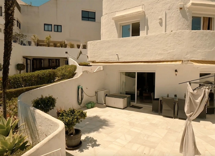 Townhouse Terraced in The Golden Mile Coto Real  - 4