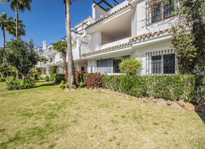 Apartment Ground Floor in Nueva Andalucía Los Naranjos  - 2