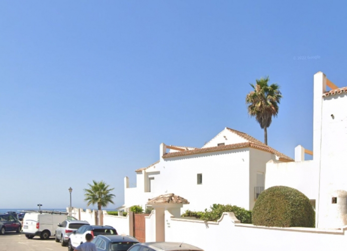 Townhouse Terraced in Las Chapas Residencial Playa Alicate  - 1