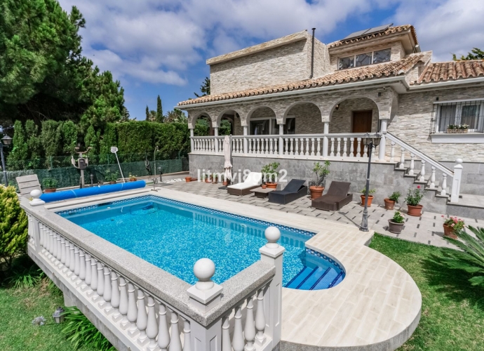 Villa Detached in Las Chapas - 1