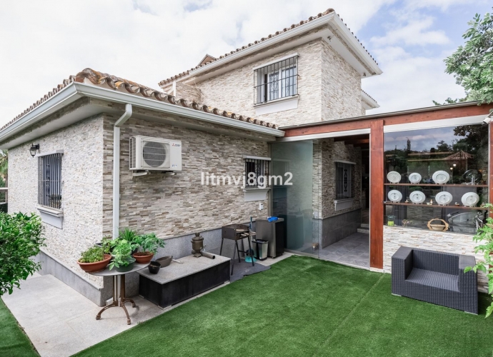 Villa Detached in Las Chapas - 3