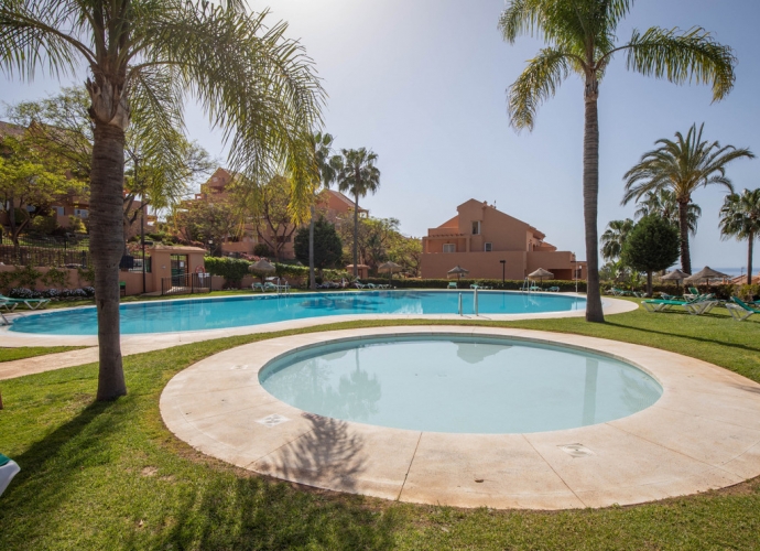 Appartement milieu d’Etage situé à Elviria Los Lagos de Santa María Golf  - 2