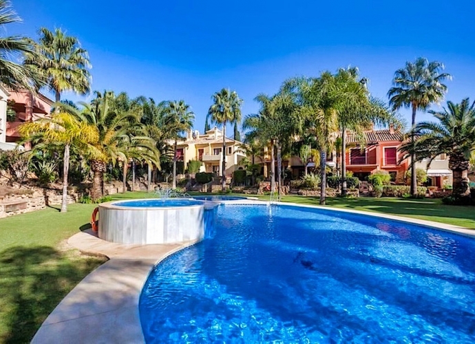 Townhouse Terraced in The Golden Mile Jardines del Rio  - 1