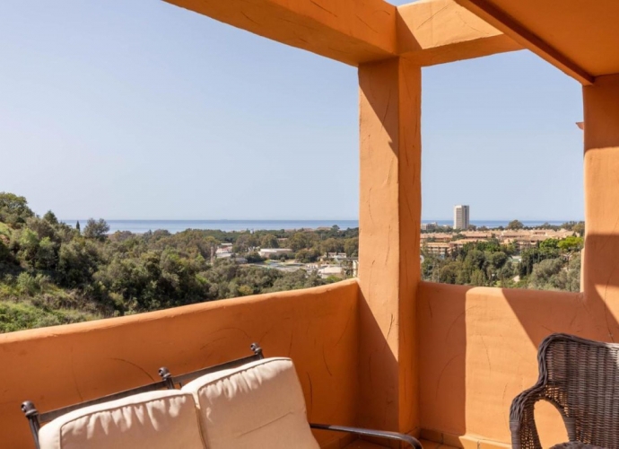 Appartement milieu d’Etage situé à Elviria Los Lagos de Santa María Golf  - 2