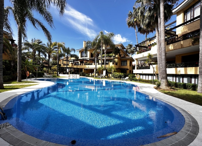 Apartment Middle Floor in Puerto Banús - 1