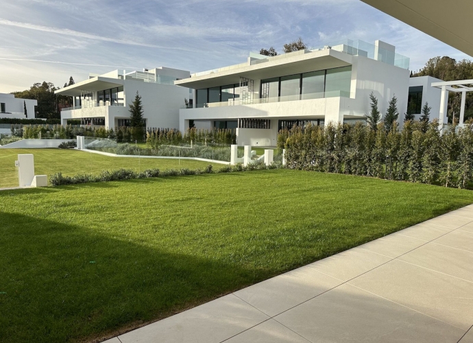 Townhouse Terraced in The Golden Mile - 2