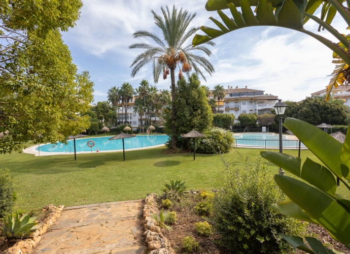 Appartement milieu d’Etage situé à Puerto Banús - 1