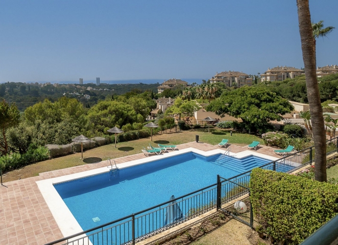 Appartement milieu d’Etage situé à Elviria Elviria Hills  - 1