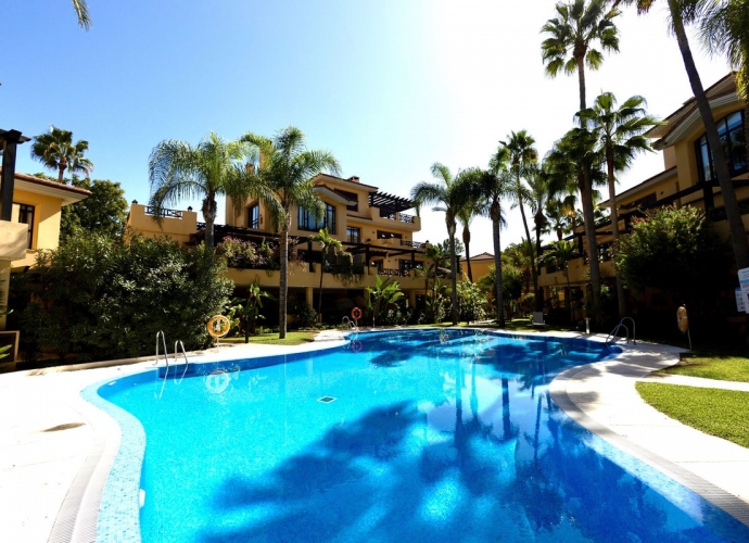 Apartamento Planta Baja en Puerto Banús - 1