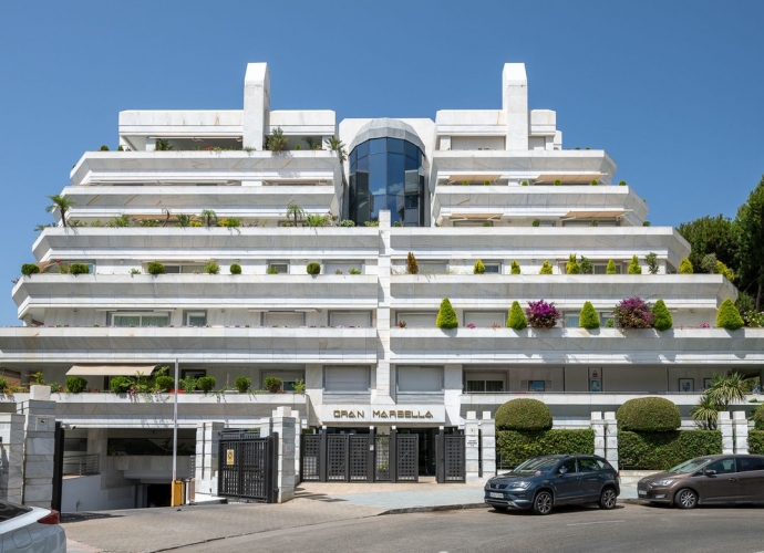 Apartment Middle Floor in Marbella Gran Marbella  - 1