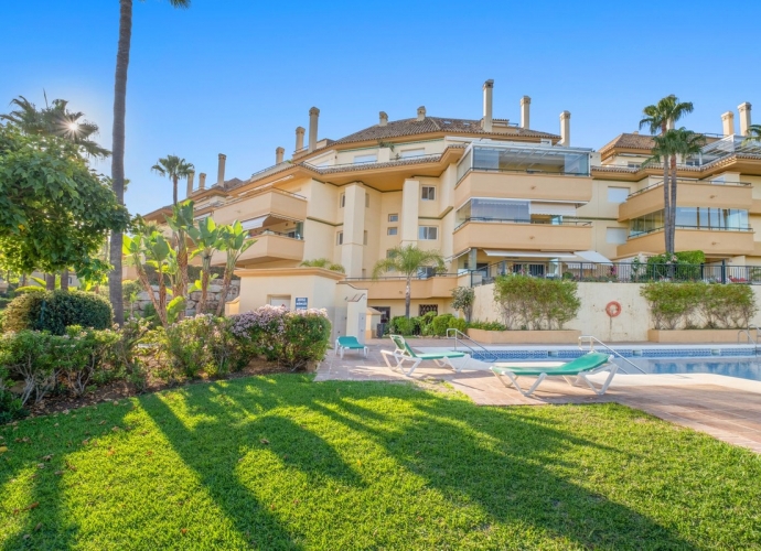 Appartement milieu d’Etage situé à Elviria Elviria Hills  - 1