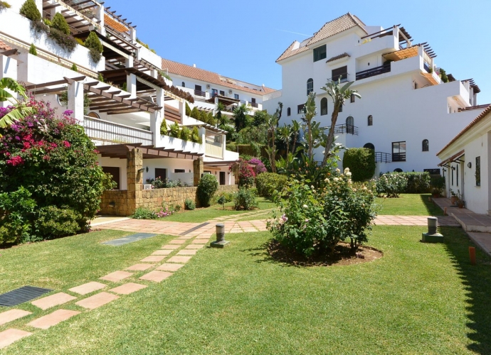 Apartamento Planta Baja en The Golden Mile Coto Real  - 2