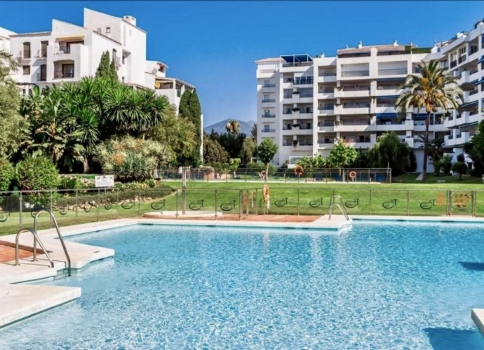 Apartment Middle Floor in Puerto Banús - 1