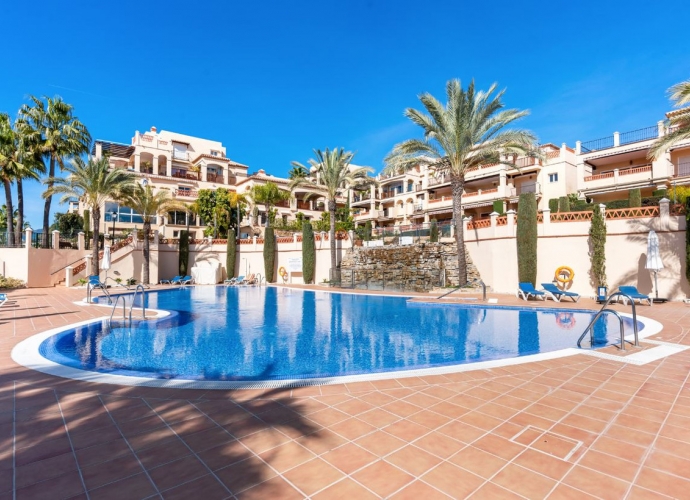 Apartamento Planta Media en Estepona - 1