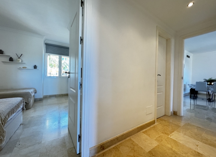 Apartamento Planta Media en Estepona - 9