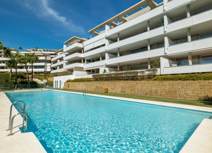 Apartment Middle Floor in Benahavís - 1