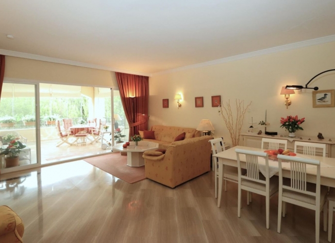 Apartment Middle Floor in Elviria Hacienda Playa  - 5