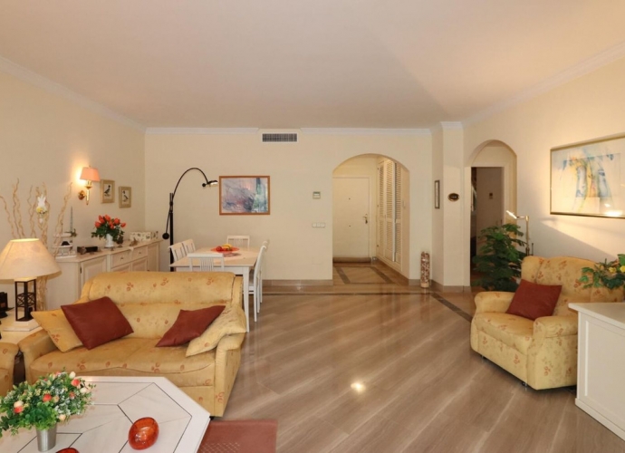 Apartment Middle Floor in Elviria Hacienda Playa  - 6