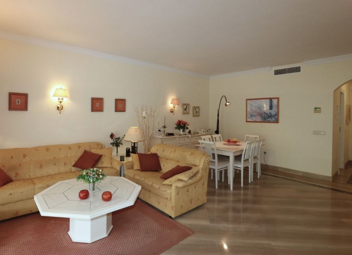 Apartment Middle Floor in Elviria Hacienda Playa  - 8