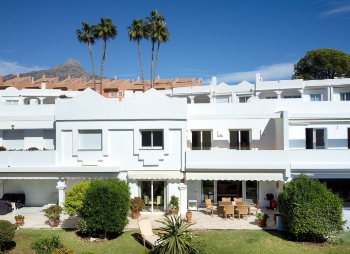 Townhouse Terraced in Nueva Andalucía - 1