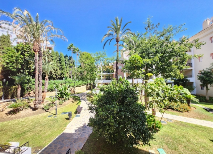 Apartment Middle Floor in Nueva Andalucía River Garden  - 1