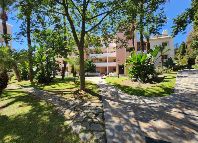 Apartment Middle Floor in Nueva Andalucía River Garden  - 4