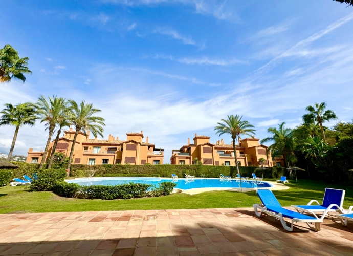 Apartment Middle Floor in Estepona - 1