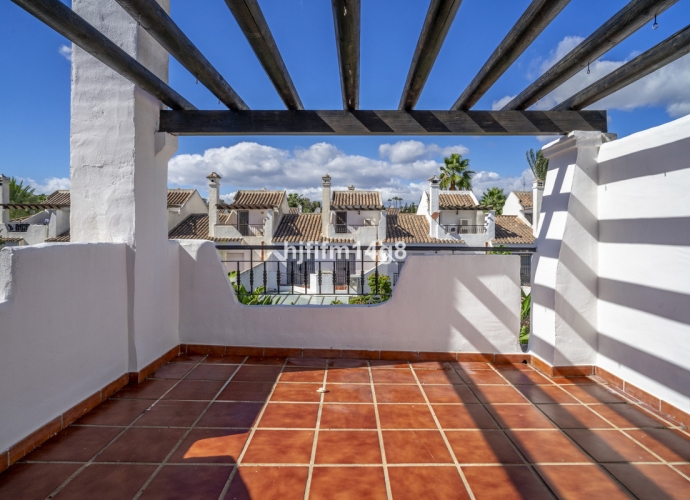 Townhouse Terraced in Nueva Andalucía Los Naranjos  - 3