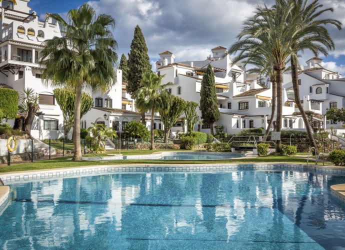 Apartamento Planta Baja en Nueva Andalucía Aldea Blanca  - 1