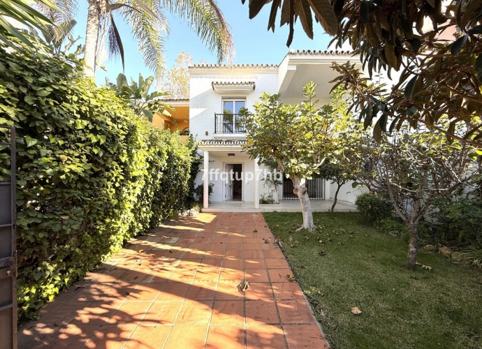 Townhouse Terraced in Puerto Banús - 1