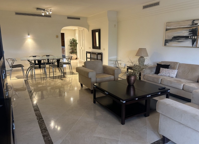 Apartamento Planta Media en Puerto Banús La Alzambra Vasari  - 2