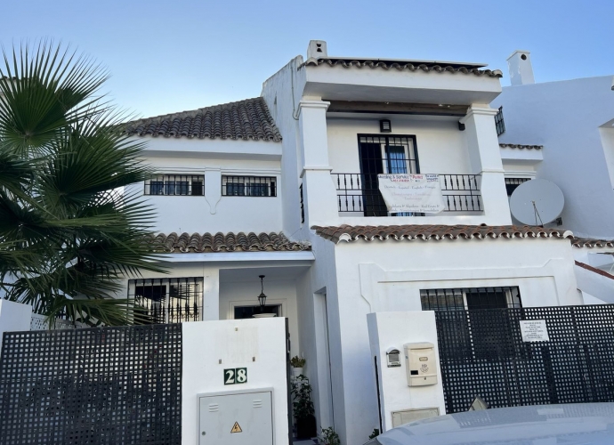 Townhouse Terraced in Nueva Andalucía Los Naranjos  - 2