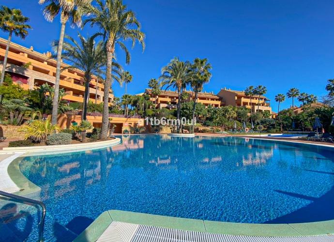 Apartamento Planta Media en Bahía de Marbella - 1