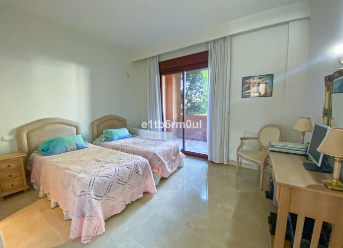 Apartamento Planta Media en Bahía de Marbella - 5