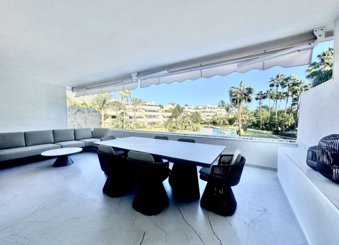 Apartamento Planta Media en Nueva Andalucía Los Granados Golf  - 2