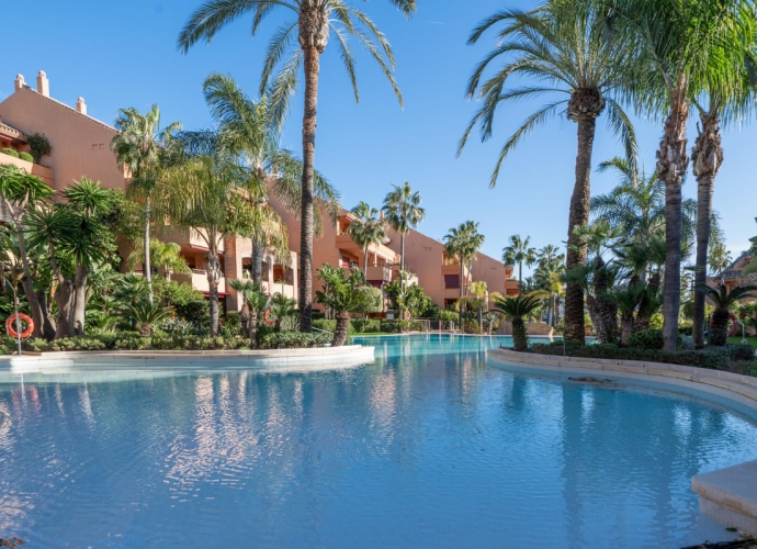 Apartamento Planta Media en Bahía de Marbella - 2