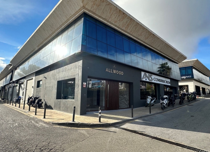 Commercial Commercial Premises en Puerto Banús - 1