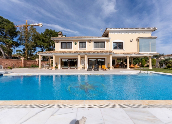 Villa Independiente en Los Monteros - 1