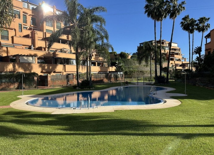 Apartamento Planta Media en Marbella - 1