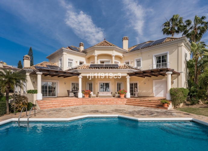 Villa Independiente en Elviria - 1