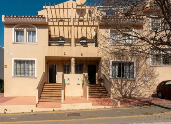 Villa Semi Detached in Marbella - 1