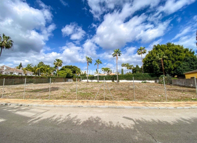Plot Land in Guadalmina Baja - 2