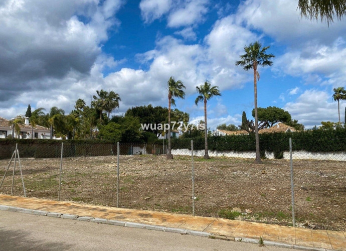 Plot Land in Guadalmina Baja - 3